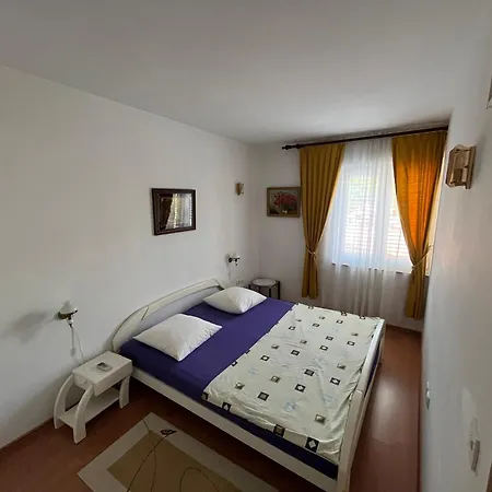 Rosa شقة جادرانوفو