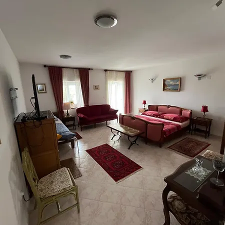 شقة Rosa جادرانوفو