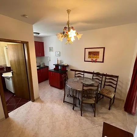 Rosa דירה יאדראנובו